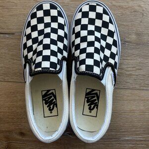 *NWOT* Unisex Black & white checkered slip-on Vans size 5.5